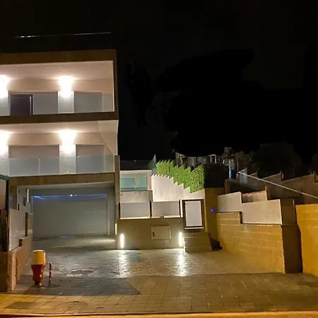 Atico De Lujo Con Amplia Terraza Y Porche Acristalado En